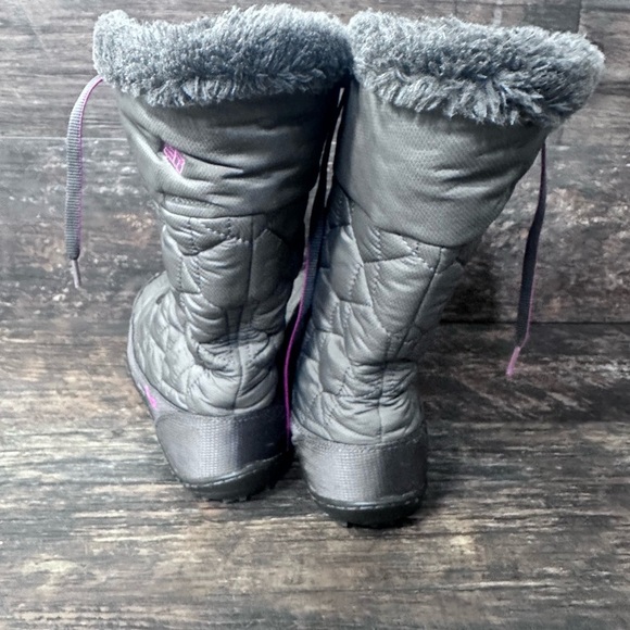 Columbia Gray Winter Boots with Insulated Material Womens 7 - Picture 3 of 6